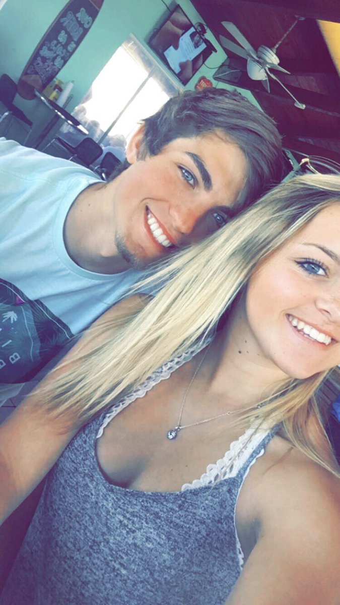 mallorywestlynn's tweet image. Happy 1 year to my bestfriend and my boyfriend💗 I love you to the moon and back and I don’t know what I would do without you😘😍