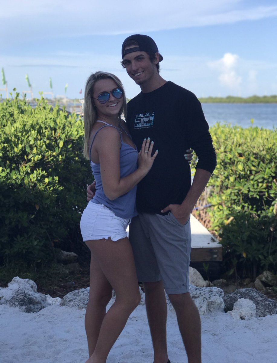 mallorywestlynn's tweet image. Happy 1 year to my bestfriend and my boyfriend💗 I love you to the moon and back and I don’t know what I would do without you😘😍