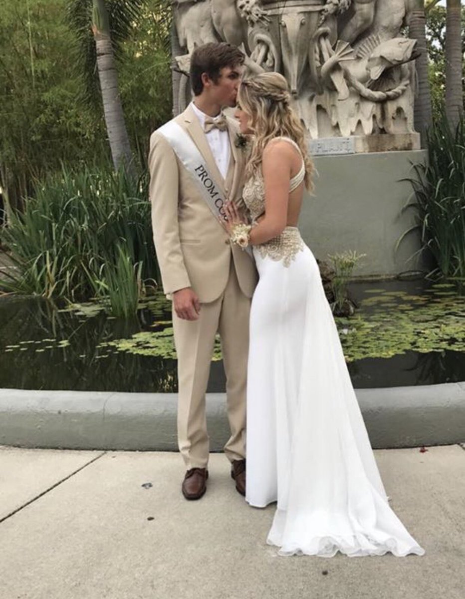 mallorywestlynn's tweet image. Happy 1 year to my bestfriend and my boyfriend💗 I love you to the moon and back and I don’t know what I would do without you😘😍