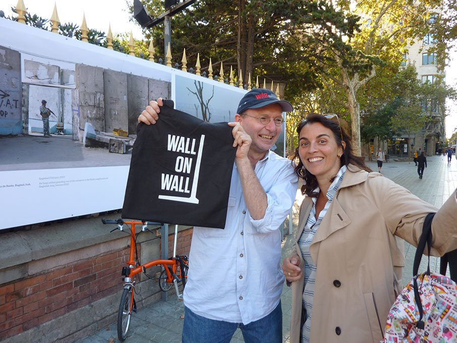 palaurobert's tweet photo. Visita guiada amb fotògraf Kai Wiedenhöfer a expo #Confrontier sobre murs de separació al món #rutaDOcfield https://t.co/we2z8Fuipd