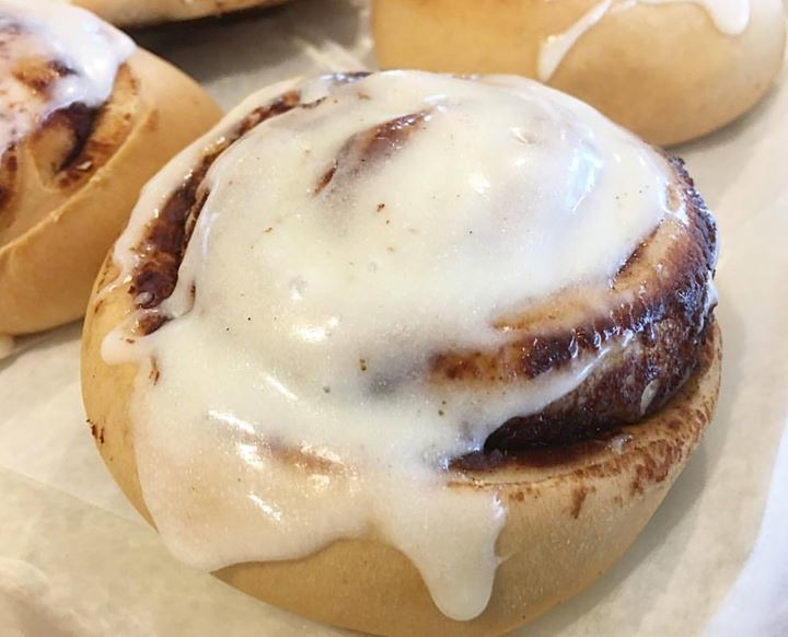 AngiesWaterloo1's tweet photo. Cinnamon Buns hot and fresh everyday! #WeDeliver https://t.co/egic8kbvXW #takethemhomebythedozen #bakerylife #bakerywaterloo #dessertlovers https://t.co/aZmiU9aahy