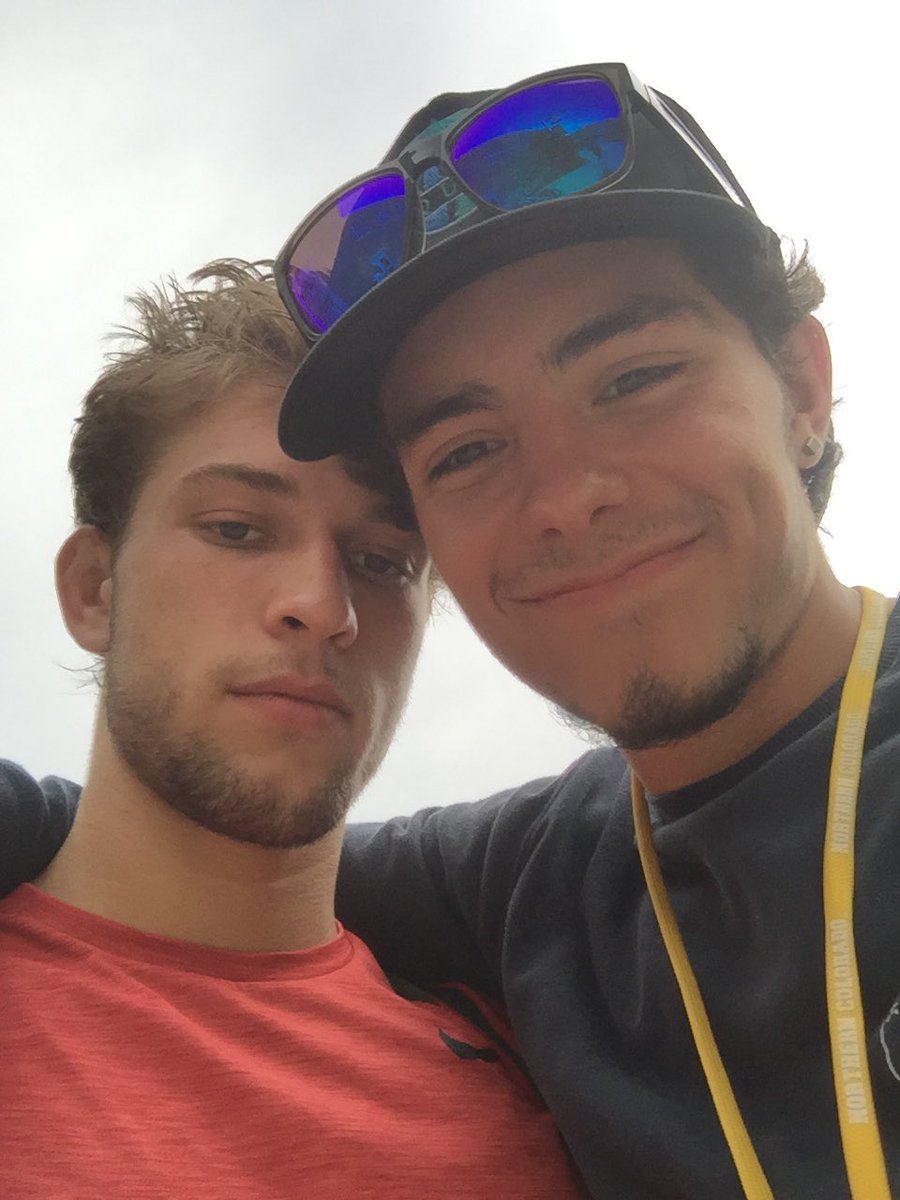 mandoburger16's tweet photo. Happy birthday to my favorite Texan๐ฏ love you bro #bffffs https://t.co/dbAIEIzYS2