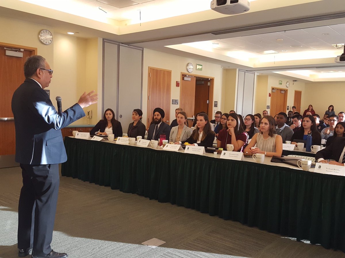CapFellowsCSUS's tweet photo. Welcome to the new 17-18 Assembly, Executive and Senate Fellows! 1st day together @sacstate . Stingers up! #CapitalFellows https://t.co/17Ox79rtrn