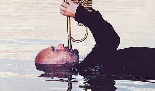 zeluismx's tweet photo. Sebastian Studnitzky y su trompeta. Jazz alemán, el próximo jueves 7 pm en Jazztropia. Por https://t.co/UReNhSy9ZR https://t.co/lNa66Uo8QK