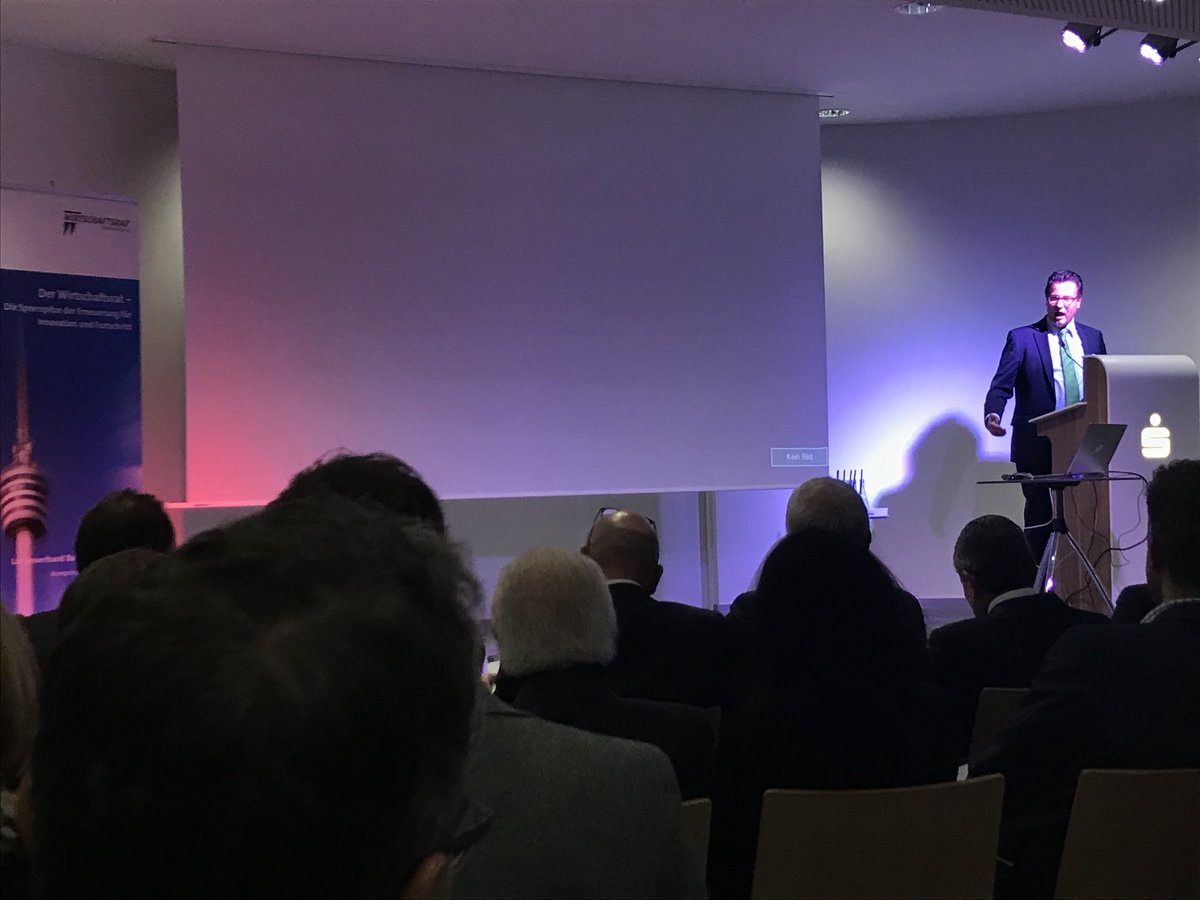 doQtorBen's tweet photo. “Nachhaltigkeit bedeutet auch für Jeden, eine Lebensleistung zu erbringen”, BaWü-Minister Hauk über #Nachhaltigkeit @KPMG_DE Neu-Ulm @wratbw https://t.co/X0XHK1ApHg