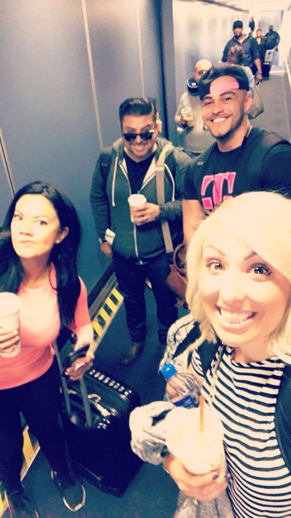 bbrryynnnn's tweet photo. Ohhhh just a lil #TMobileVegasStrip #SigFour 😔 (#JamesCut)sesh with our air dog @Gogo in flight to stay connected! #BienvenidosAMiami 😏 https://t.co/Ng7bNMCSgV