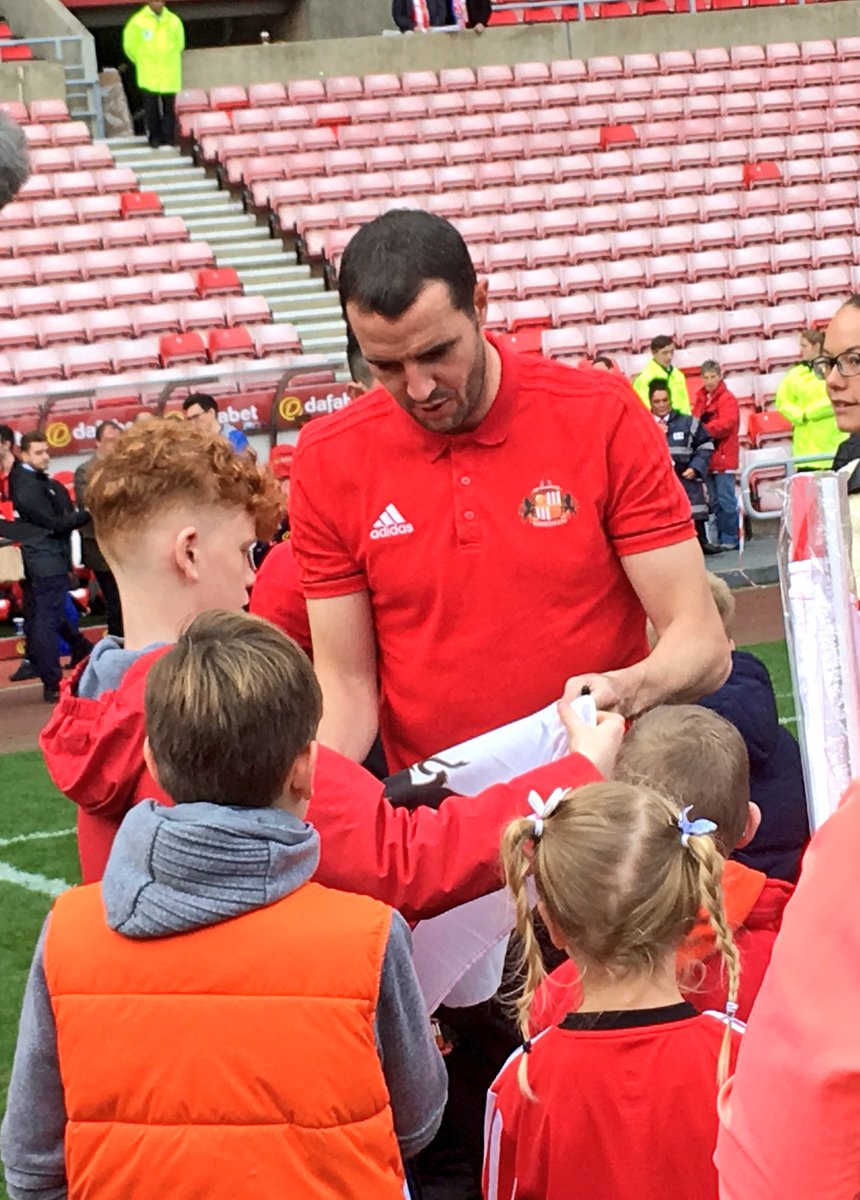Kate88Smith's tweet photo. Top effort from all concerned with #SAFCFanFest - hopefully the first of many. So pleased the 🌨 held off 😅 https://t.co/90TALf7h4y