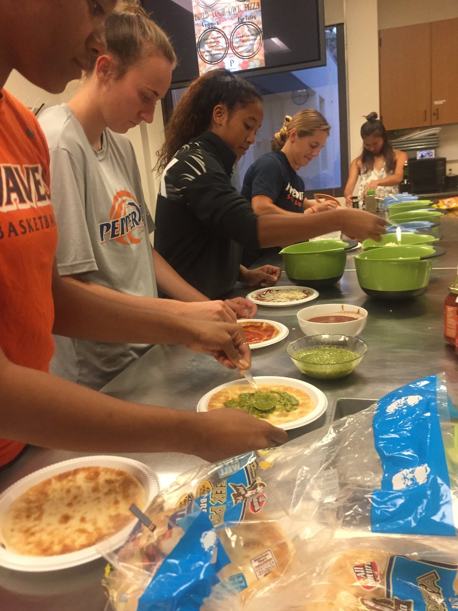 WavesFuel's tweet photo. Another successful What's Cookin' Waves!? Student-Athletes from πβ½ππ created healthy, homemade pizza pies! ππ#wavesup #wavesfuel https://t.co/zrNEy3ecM6