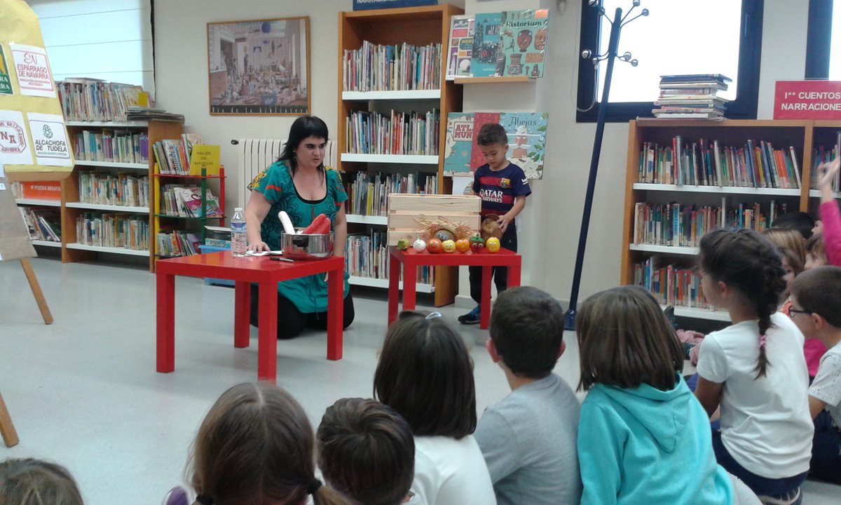 biblimendavia's tweet photo. @observalibro #EstoyenlaBiblio 
En la @biblimendavia Biblioteca de Mendavia en un cuentacuentos gastronómico con Silvia. https://t.co/yhRdHZLQgJ