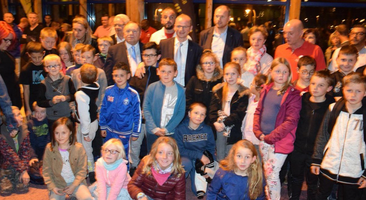 Agence_du_Sport's tweet photo. "J’apprends à nager" : dans le Pas-de-Calais, 200🧒ont profité de 10 séances de natation, financées à 50% par le CNDS https://t.co/fyCMAxg1QF https://t.co/aJhkXJns3b
