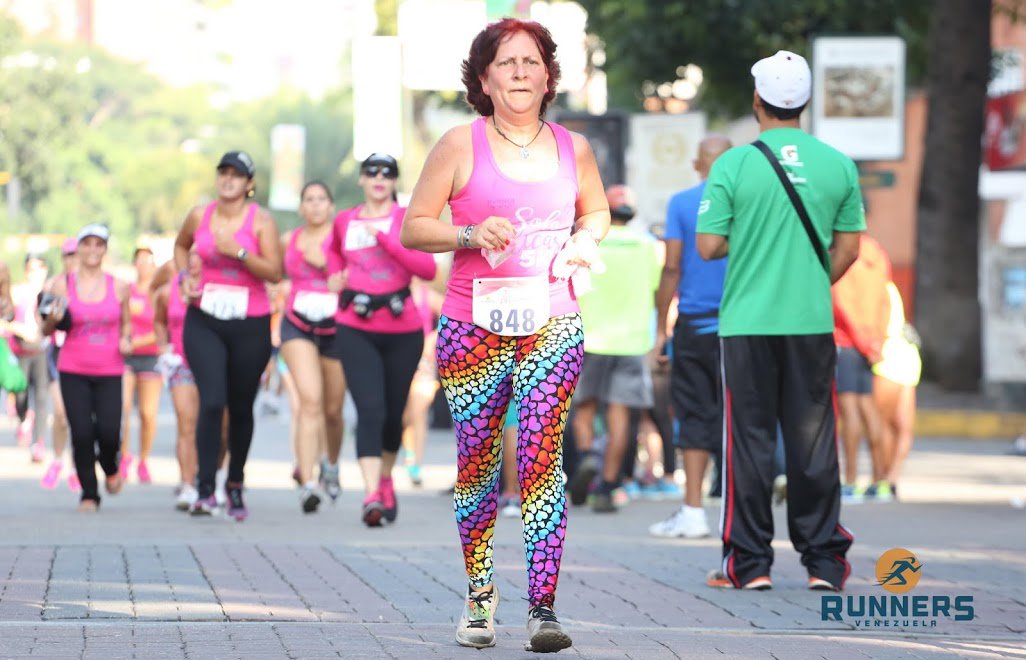 CarreraColor's tweet image. La edad no es límite. Últimos cupos para la #SoloChicas5K goo.gl/awb9XA 29 de Octubre. Chacao.