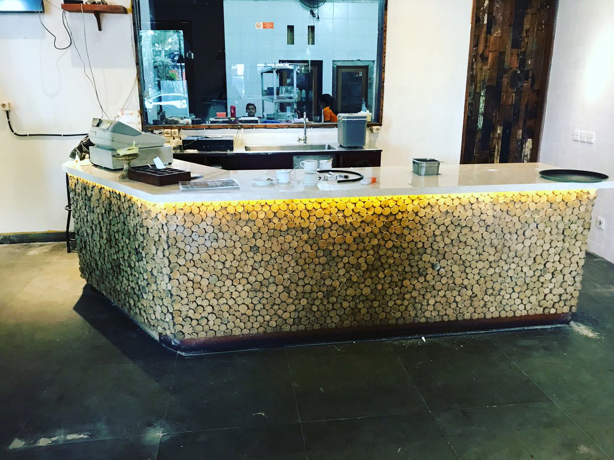 "Nice bar and good coffee" #FoursquareFind @ Lobro Coffee 4sq.com/2xhoD0p