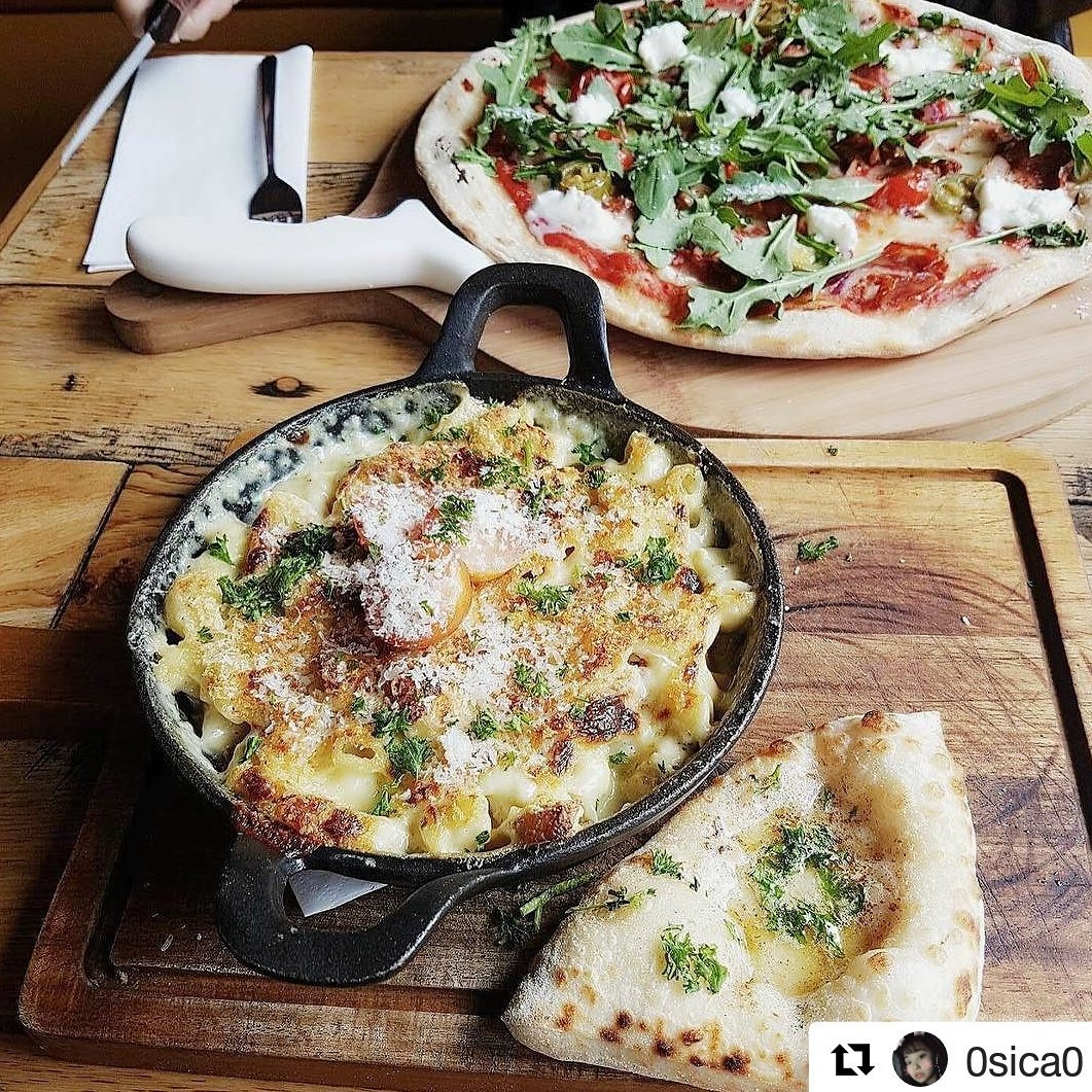 LubensPizza's tweet photo. Late lunch at #lubenspizza! Mon-Fri, 3pm-5:30pm you can get ANY Neapolitan pizza for £5! Perfect for half term. https://t.co/gTMsI9QwxL
