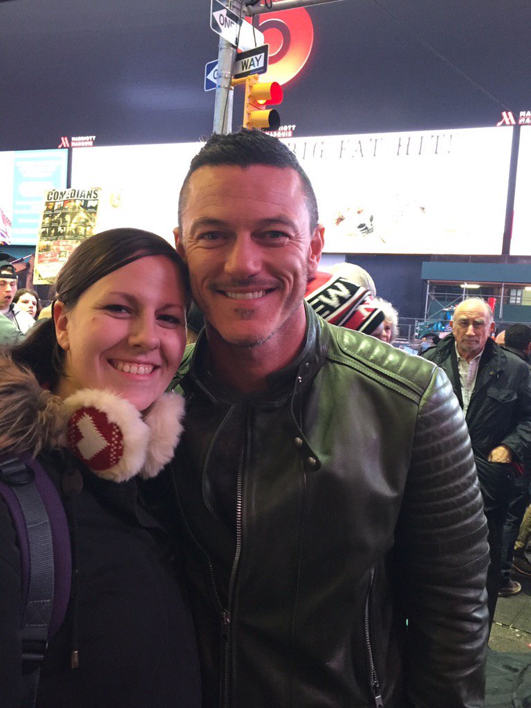 heidi_holloway's tweet photo. Day23 #LukeToBer #WithaLuckyFan There are sooo many cute pics of #LukeEvans with lucky fans. Here are just some of my fav. Happy new week 😘 https://t.co/CxCTNuhatA