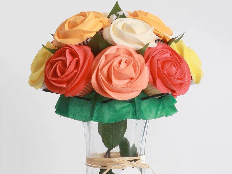 theknot's tweet image. You have to see these stunning cupcake bouquets: trib.al/dqOdETf