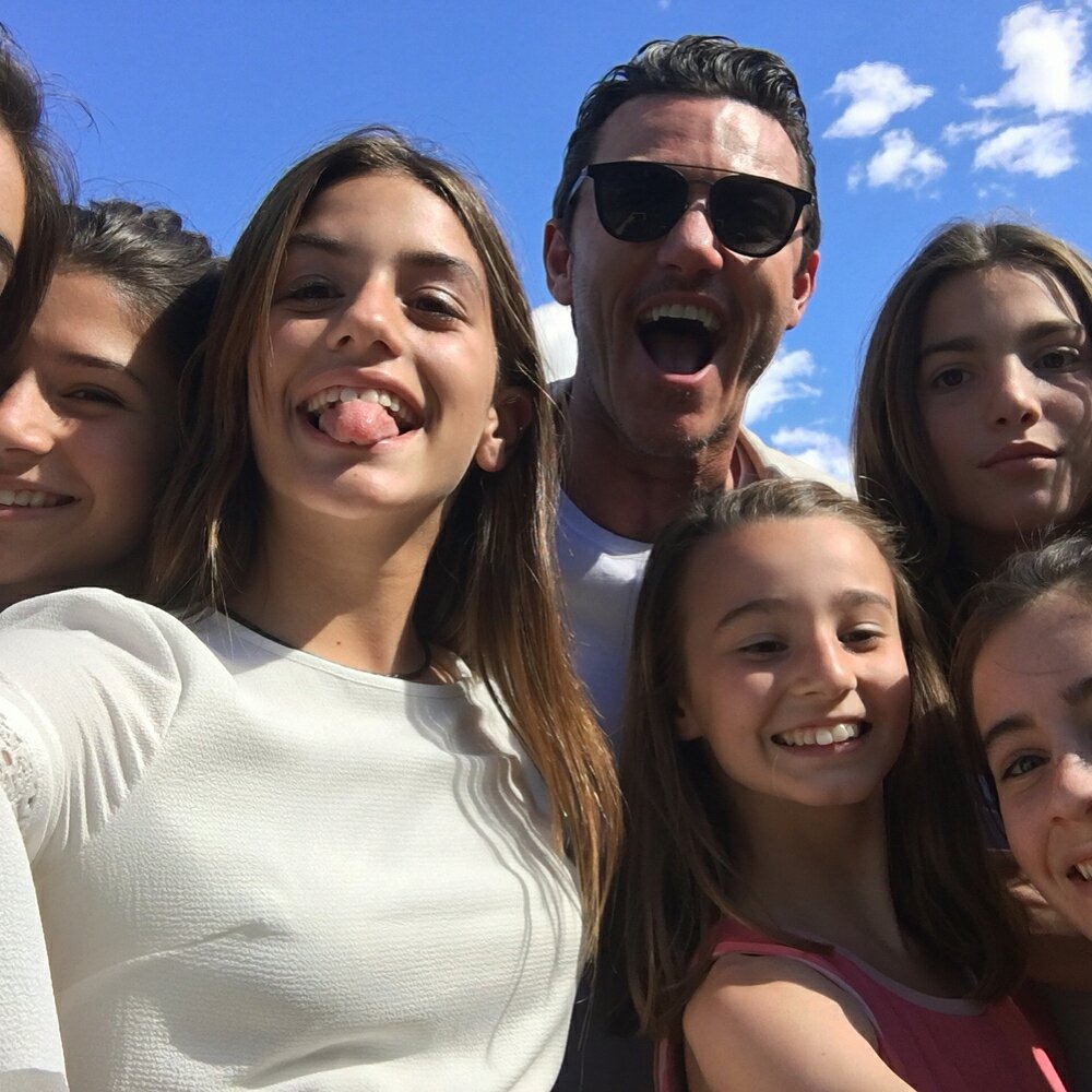 heidi_holloway's tweet photo. Day23 #LukeToBer #WithaLuckyFan There are sooo many cute pics of #LukeEvans with lucky fans. Here are just some of my fav. Happy new week 😘 https://t.co/CxCTNuhatA