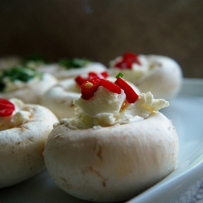 Il_Villaggio's tweet photo. Simple things always taste best. Mushrooms filled with irresistible cheese and sprinkled veggies. https://t.co/PYo7c8SHLp