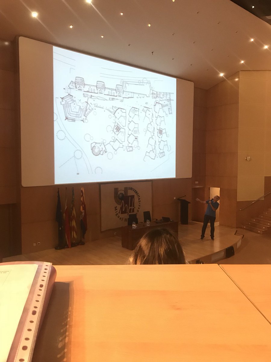 auladtecnologia's tweet photo. En el seminario “Mejores espacios para una mejor educación”, conociendo la arquitectura de las escuelas. #umh #escuelaselche #masterprofumh https://t.co/dnDWGib8B0