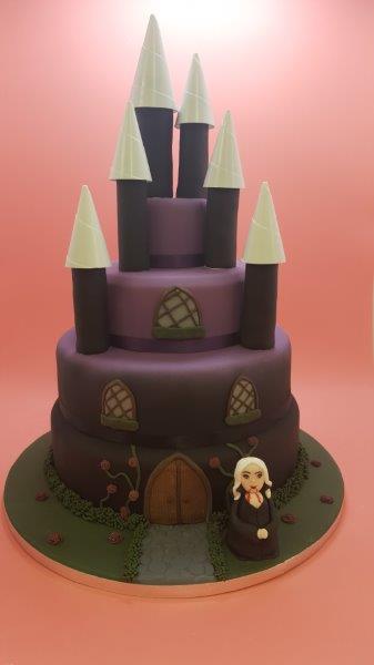 CakesRuth's tweet photo. Another fabulous Castle cake by Georgia, taking pride of place in our Halloween window https://t.co/tiyz3bUSyE