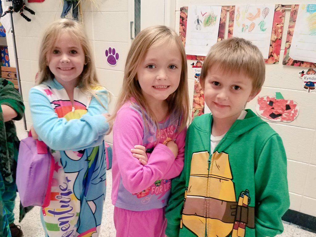 Cabot_Southside's tweet photo. Red Ribbon Week is in full swing as Southside students demonstrate that their choices are the key to their dreams! We love PJ Day! #sspride https://t.co/poMpHA2eu1