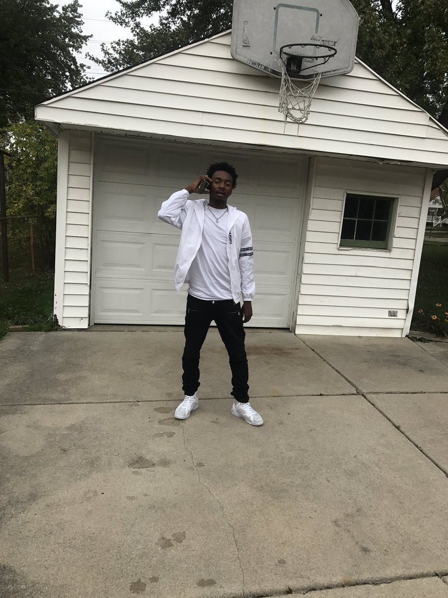 devonee_ tweet picture
