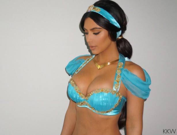 kim kardashian dressed as princess jasmine kim dressed as princess jasmine for halloween in 2009 & again tonight on SNL! : r/KUWTK