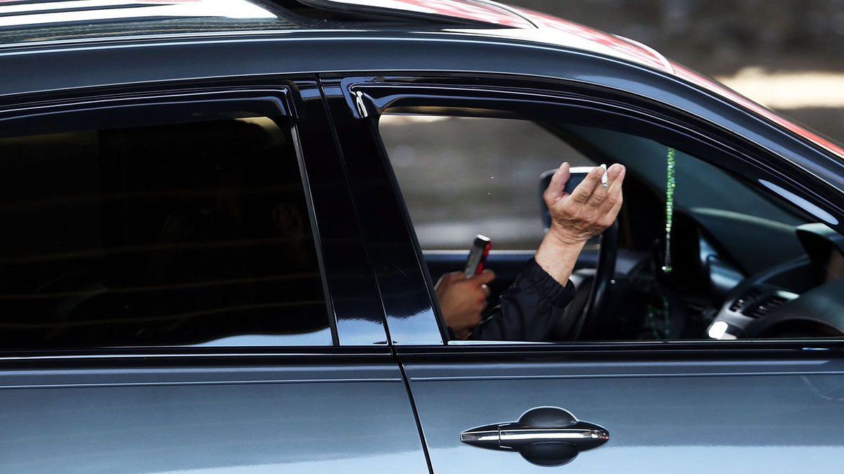 City bans smoking in cars with children inside bit.ly/2itP3cO?source… https://t.co/ZILHMwnwXq