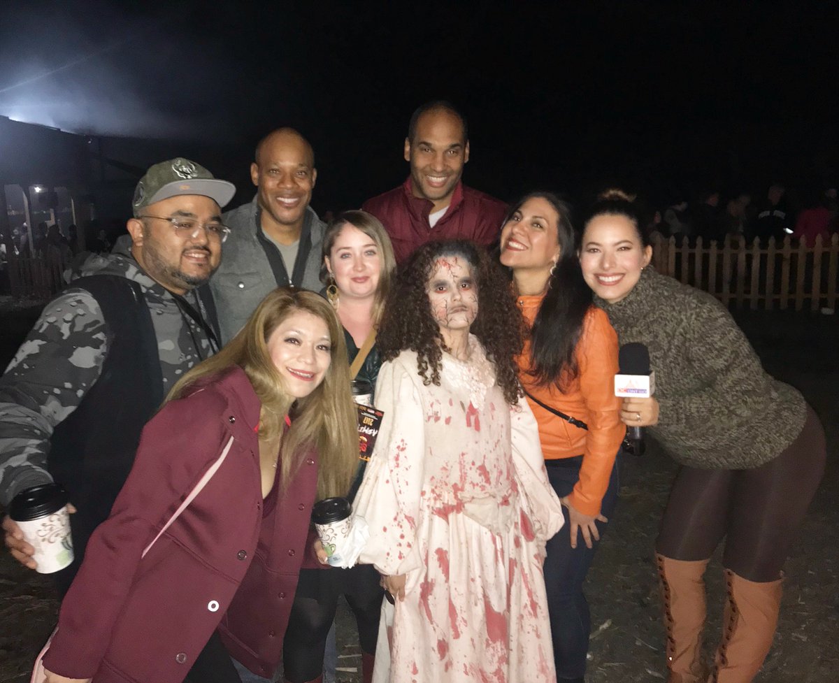 _StefaniGamboa's tweet photo. What I great time with @DContigo #tvshow @fieldofscreamsmaryland #stefanigamboa #tvhost #dccontigo #univision #fieldsofscreams 💃 #Halloween https://t.co/XbaLLuD7eH