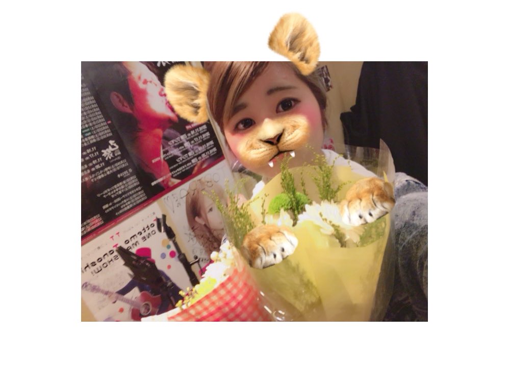mm__Ri's tweet photo. ことたろ生誕祭ありがとでした！✨

ほんまに楽しい時間でした😢✨
こと、呼んでくれてありがとう👊🏻

花束、色紙、プレゼントほんまに
うれしかったです😭✨

こと！もえき！まこぴ！
むーんさん！かづきちさん！
最高のメンバーでした！

いいたいこといっぱいあるから
またかきます！ https://t.co/jQ1jbjrAYc