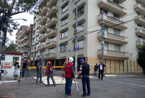 Milenio's tweet photo. Inician labores para demoler edificio en Coquimbo, #CdMx 
https://t.co/RUTNscRheR https://t.co/LJYx25Yo7f