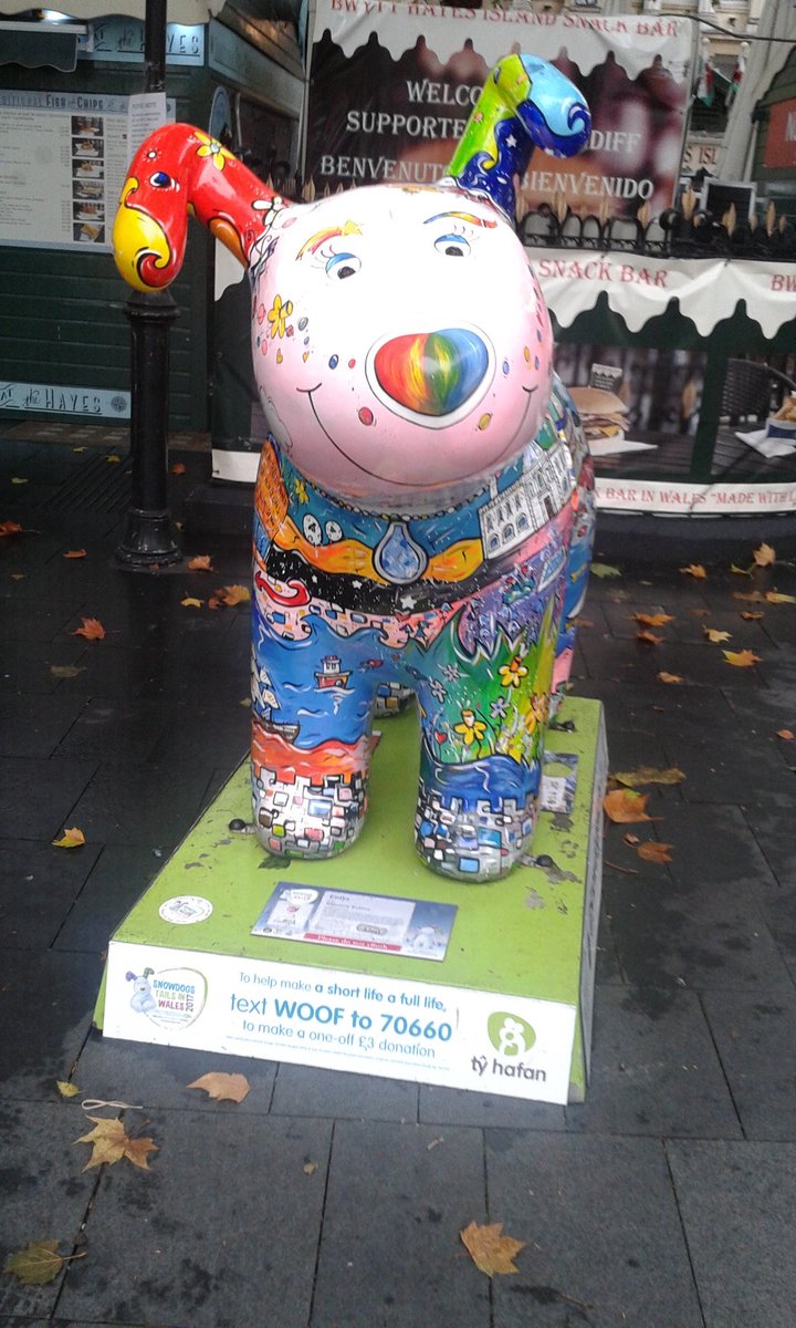 tiggi7's tweet photo. In Cardiff spotting Snowdogs! @SnowdogsWales @enfysthesnowdog @OMGSnowdog #Sparky &amp; friends! More to see tomorrow 🐾🐕💕 https://t.co/Txqv7HTIhH