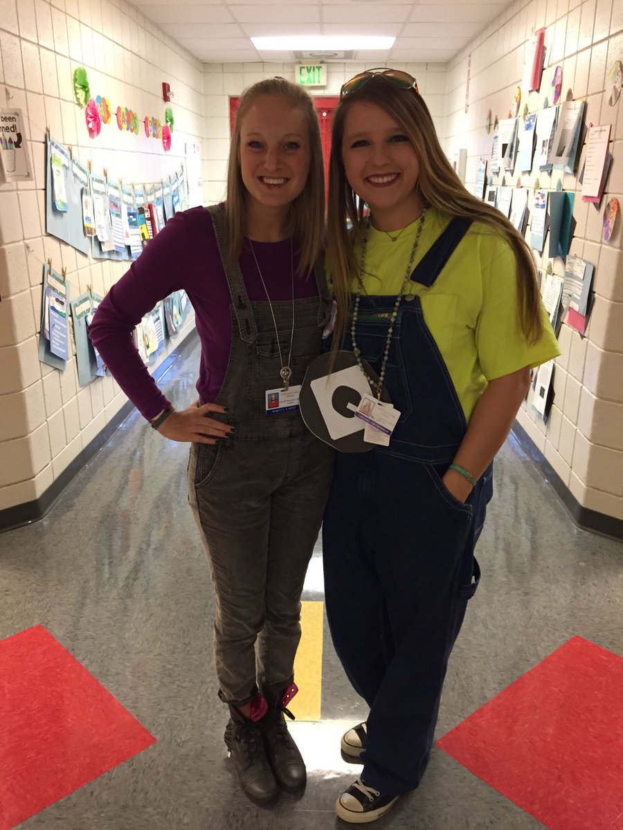 SuzannaGibson1's tweet photo. “Drugs are Despicable!” 
❤️ These Minions!
#LeadingTheWay #RedRibbonWeek
@CRSfab4 @MrsJonesLES5 
@TCBOE_LES @TCBOE https://t.co/3NNSlhQ4UB