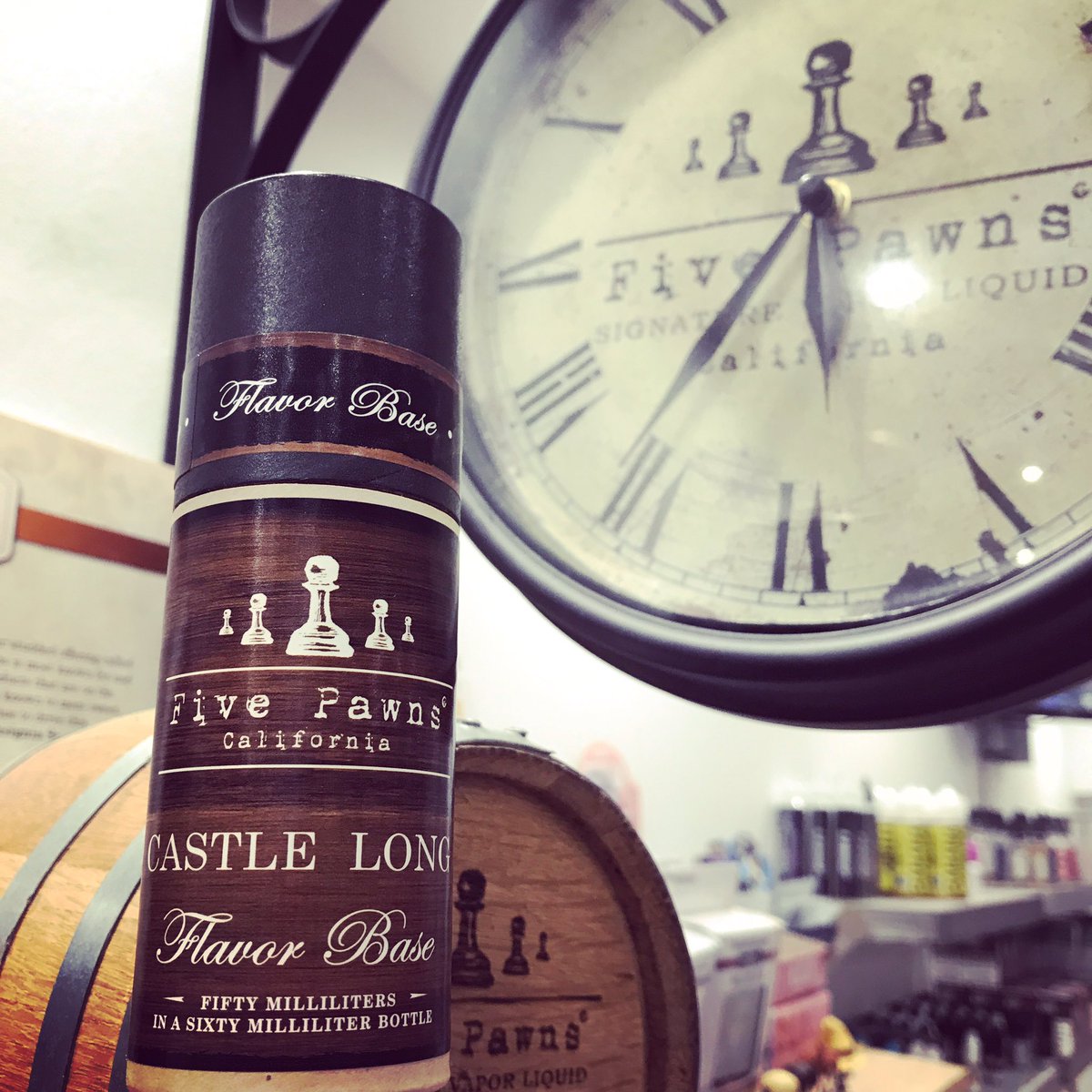 GeeksandVape's tweet photo. Peu importe l'heure de la journée...c'est toujours l'heure du Castle Long de chez Five Pawns !#geeksandvape #vape #castlelong #fivepawns https://t.co/uZ3NcriDky