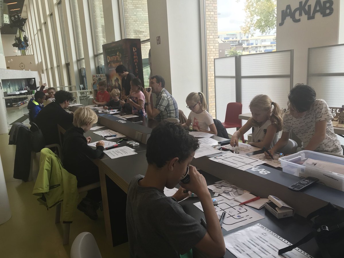 CoderdojoAssen's tweet image. Het was weer een leuke en gezellige workshop “Leren programmeren met Ozobots” en ook veel nieuwe gezichten!