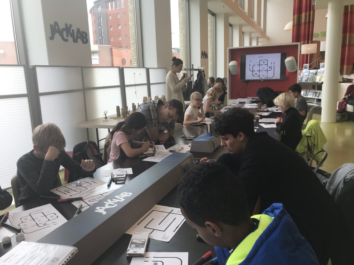 CoderdojoAssen's tweet image. Het was weer een leuke en gezellige workshop “Leren programmeren met Ozobots” en ook veel nieuwe gezichten!