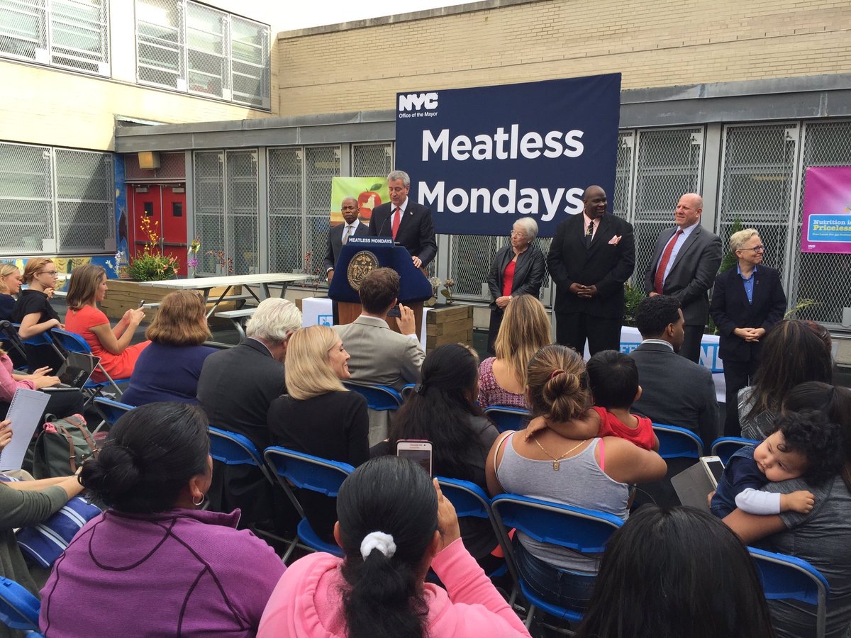 r_atcheson's tweet photo. The Mayor of NYC just announced he (and his family &amp; all Gracie Mansion events) are eating #MeatlessMonday! https://t.co/hKB8BDiOpF