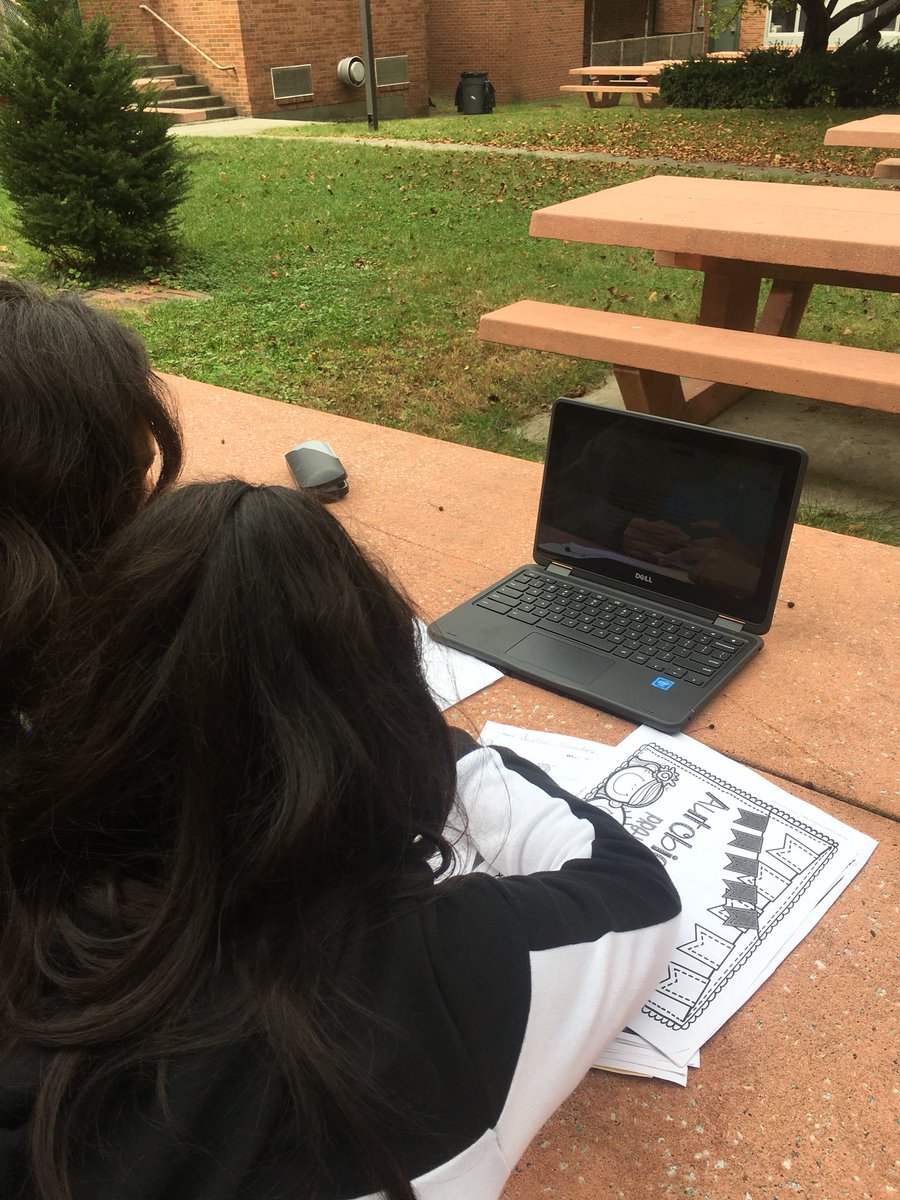 mscarboneisloud's tweet photo. Chromebooks + @Flipgrid + outdoor learning spaces = student centered assessment! @newburghschools #necsditf #necsdsms https://t.co/S8v5UUIPMq