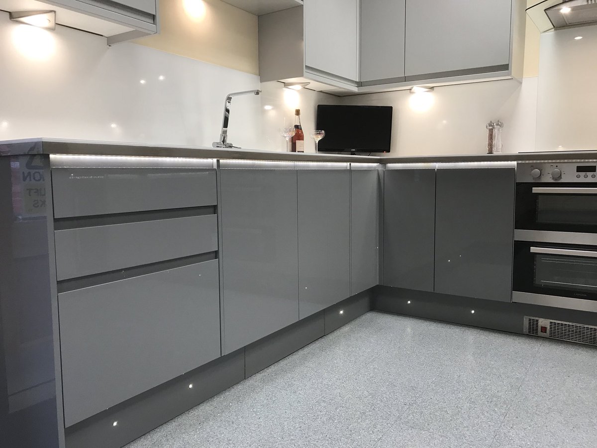 MeehanProperty's tweet photo. Kitchen we have done #kitchen #modernkitchen #joinery #kitchenideas #followusonfacebook #howdensjoinery https://t.co/Kta7Zojzp2