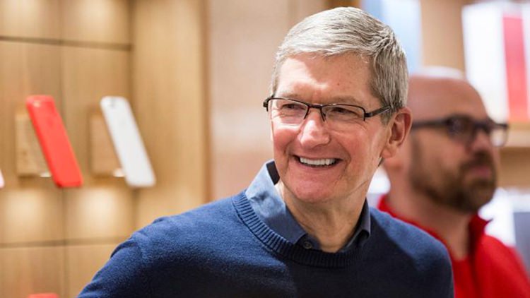 iAppleMania's tweet photo. Tim Cook loda il nostro paese: "L'#Italia incarna il significato di eccellenza" #Firenze #TimCook #Visita - https://t.co/tx1iXDKiML https://t.co/YcBUhOOL7b