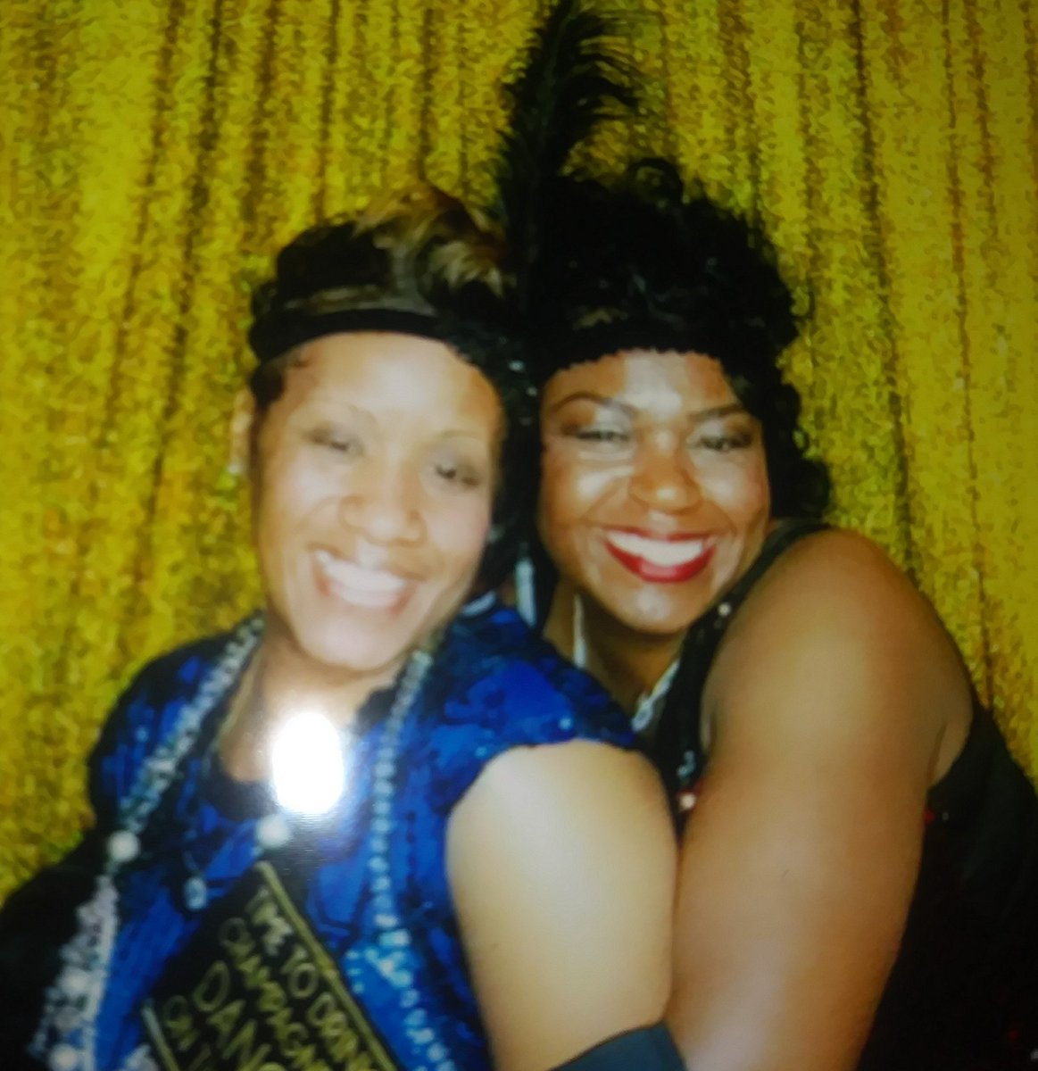 LisaMoonYe1's tweet photo. Besties #harlemnights #1920bdayparty https://t.co/RbAkYZ0KHK