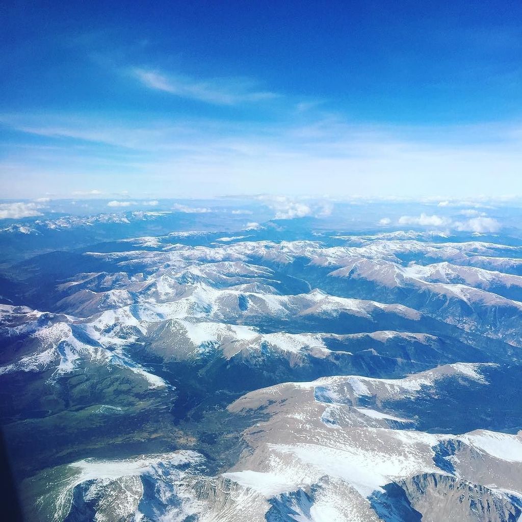 NR_Walker's tweet photo. The view leaving Colorado. I will not sing John Denver π #authorsofinstagram #flying #denvercolorado #DenverToLA https://t.co/uY84gz2IRP https://t.co/DBcekTjCrB