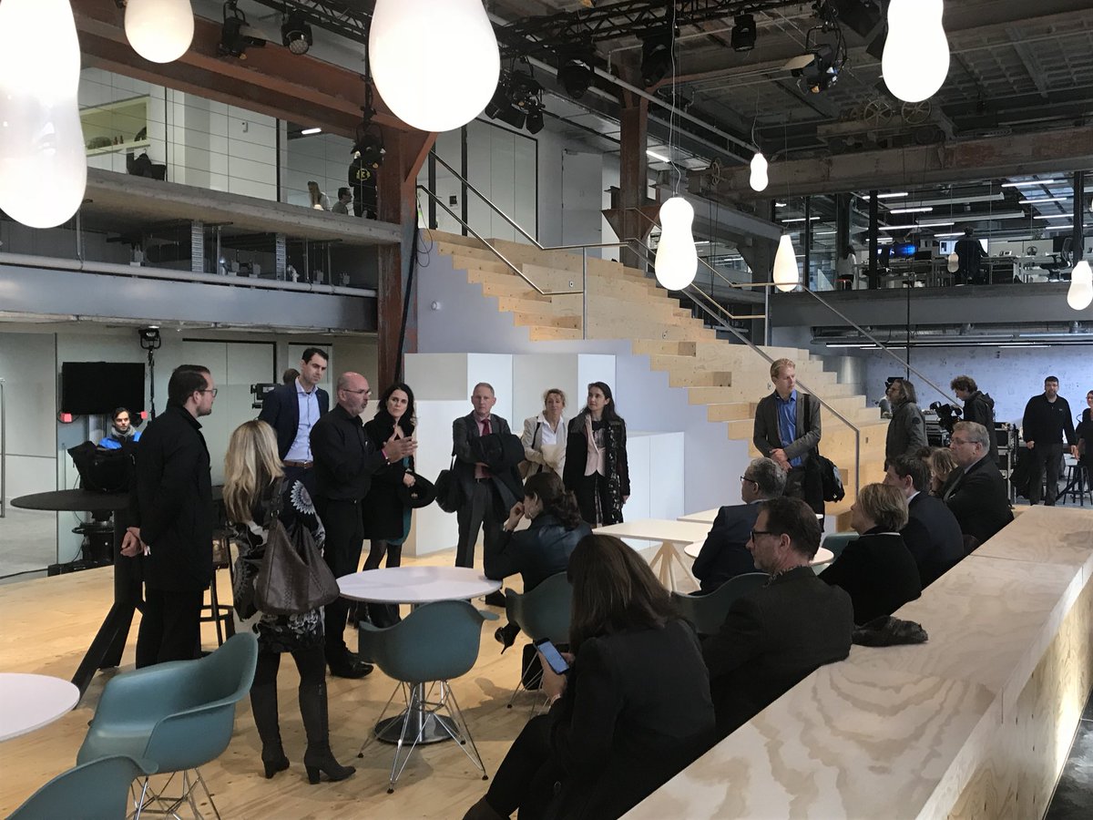 MichaelvanHulst's tweet photo. Presentatie verzorgd over nieuw #innovatieplatform Energietransitie #Brabant #DDW @AMSpierings @HenkKrol. Kracht van samenwerken. https://t.co/TMFt6ZaIJ9