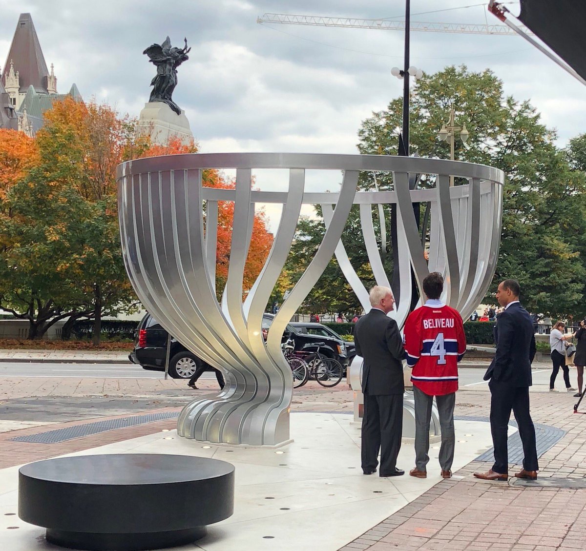 Stanleysgift's tweet photo. PM @JustinTrudeau visits monument #lordstanley125 Oct 28 #unveiling #HNiC @Sportsnet https://t.co/X0jO665WG1