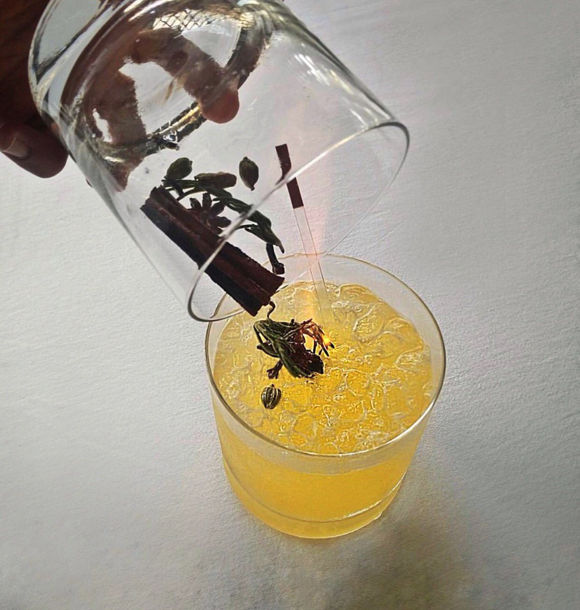 Milano_Green's tweet photo. Monday meds. // #VodkaSnob https://t.co/ivYKP6QdKv