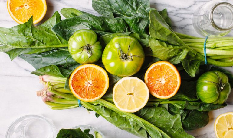 HealthyGoods's tweet photo. Not only does vitamin C slow the aging process, it does so much more! We love this blog by @mindbodygreen. https://t.co/VMzeAr6Wye https://t.co/hng3jXKl3Q
