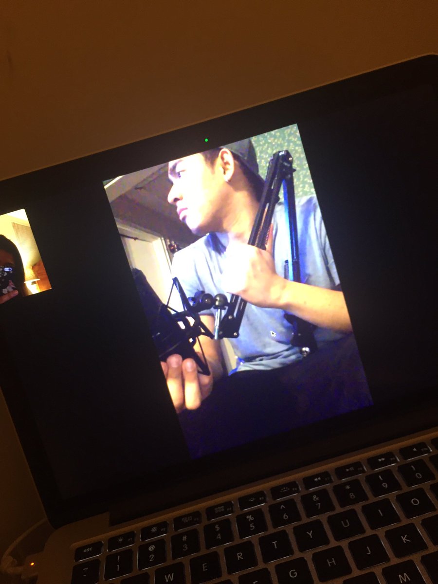 guilaroales's tweet image. Gave my anniversary gift pretty early &amp;amp; my love was obviously obsessed 😂 #mysinger