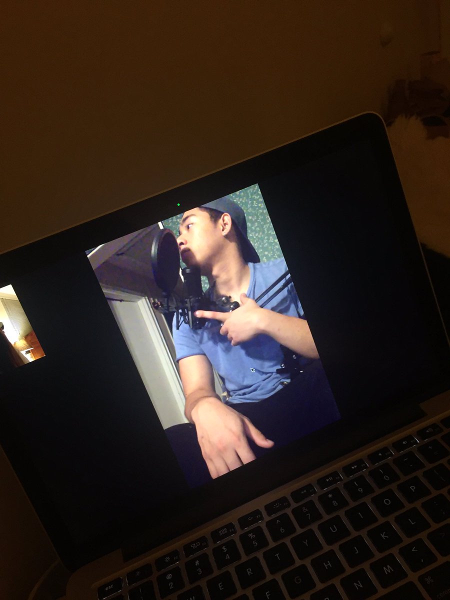 guilaroales's tweet image. Gave my anniversary gift pretty early &amp;amp; my love was obviously obsessed 😂 #mysinger