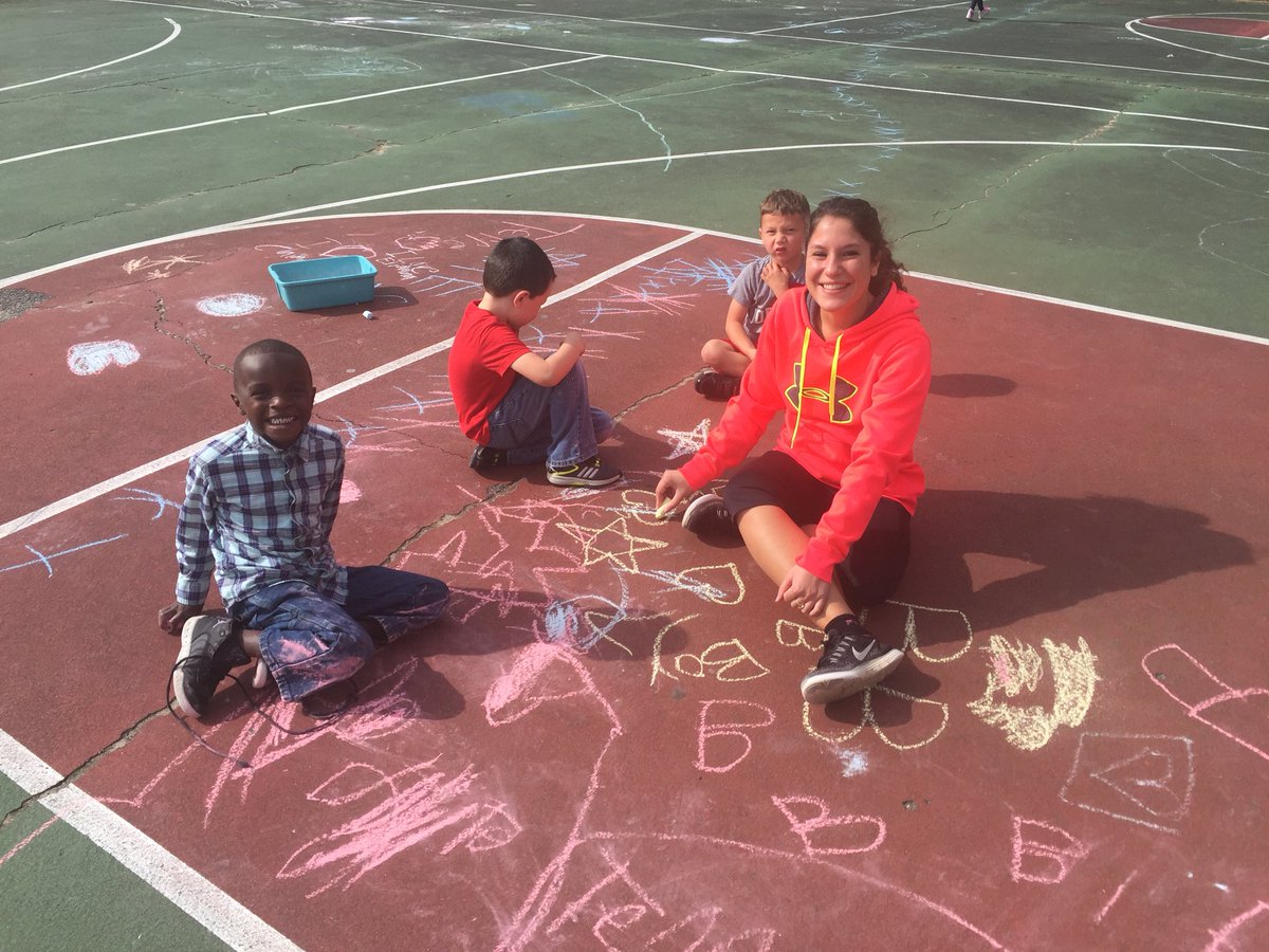 DunfeePride's tweet photo. Recess fun! #DunfeePride #beautifulfallweather https://t.co/mI8tETdJBB