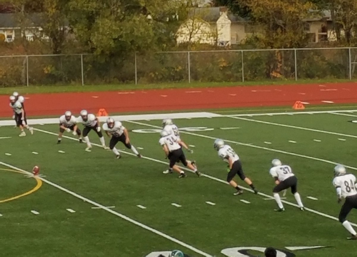 ConksFootball's tweet photo. Start of game https://t.co/Q0jk4wh3PE
