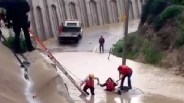 abeligio's tweet photo. La Rioja Tijuana: A Punto de Morir Ahogados en Colinas de California https://t.co/mHtCXaz8Su https://t.co/zLtgBaIddO